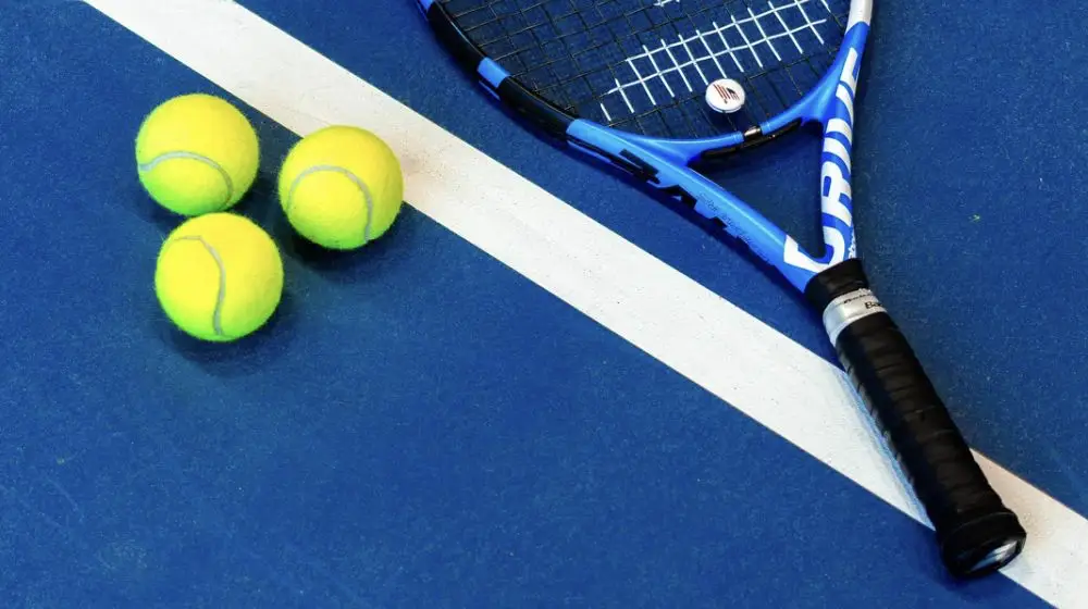 Piala custom akan sesuai dalam penyelenggaraan turnamen tenis Anda