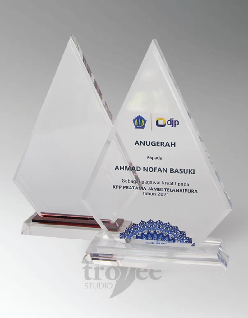 Ciptakan kreasik plakat akrilik unik bersama troVee Studio