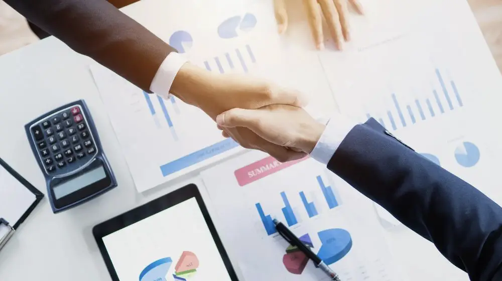 Pahami Makna Trofi Pada Industri korporat bersama troVee Studio