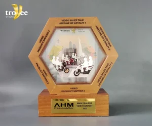 Astra Honda Motor - Monthly Video Contest Plaque Concept
